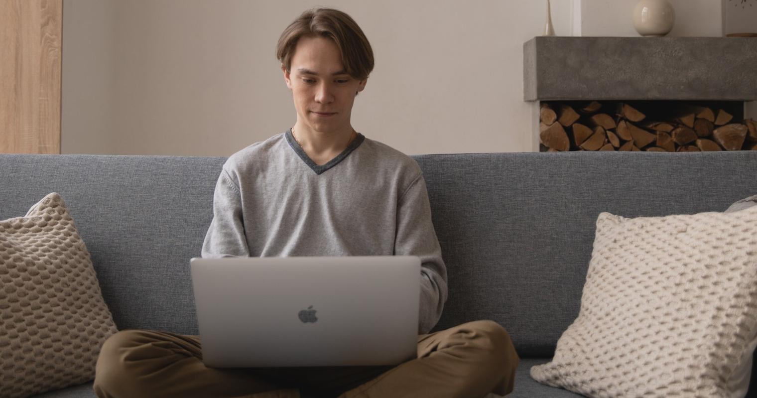 Report: How College Students Are Navigating Entry-Level Jobs and Internships During COVID-19