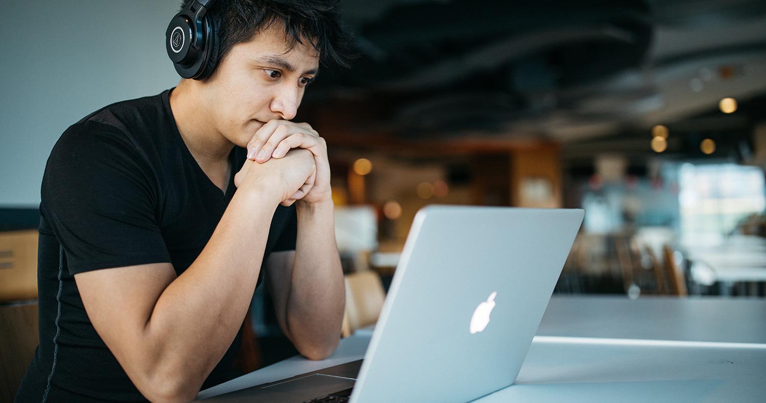 4 Challenges First-Generation College Students Face During Their Job Search